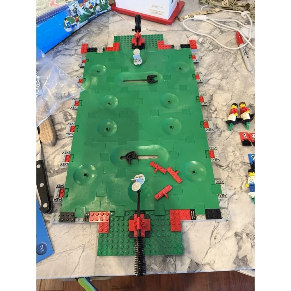 LEGO 3420 Championship Challenge II Soccer 2002 Incomplete 12 Minifigs Ball Nets